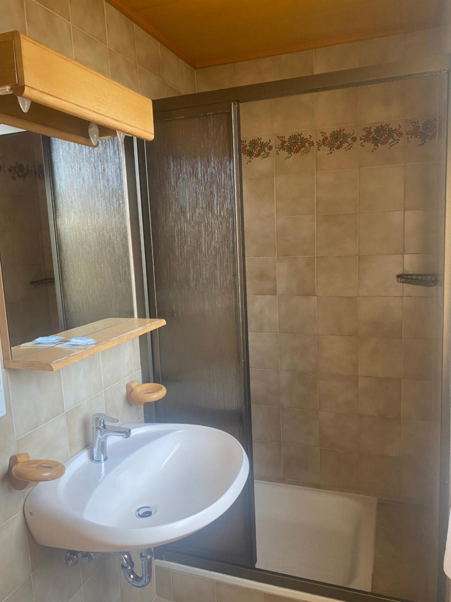 Single Room with Private Bathroom - Annex